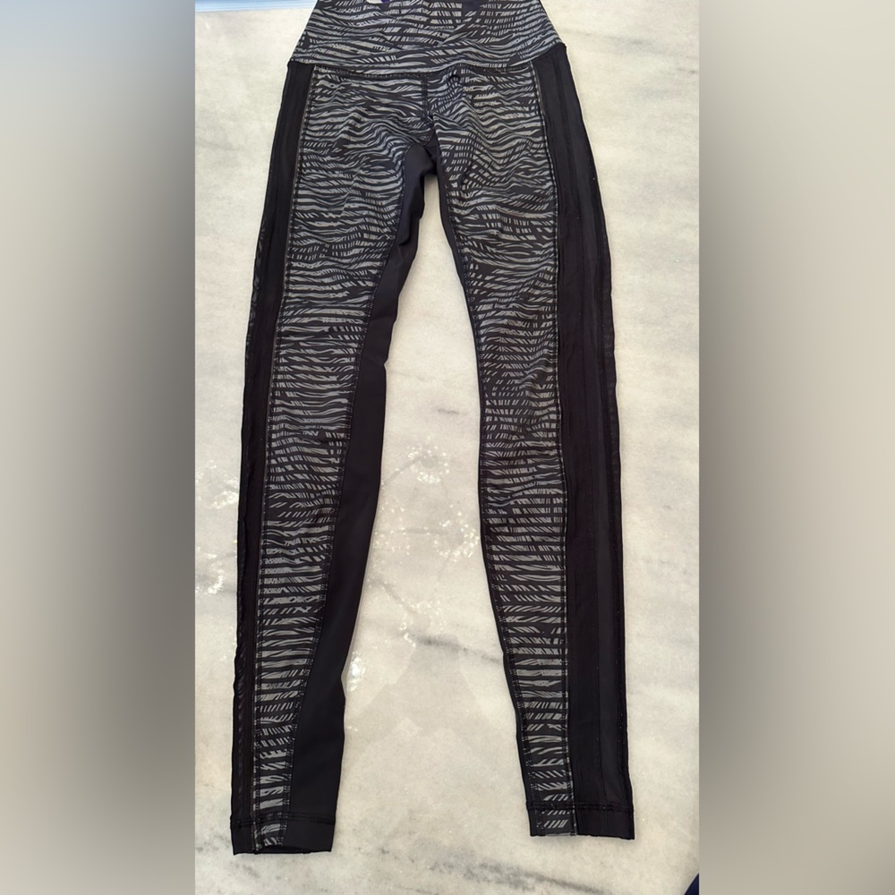 Black and grey lululemon pant
